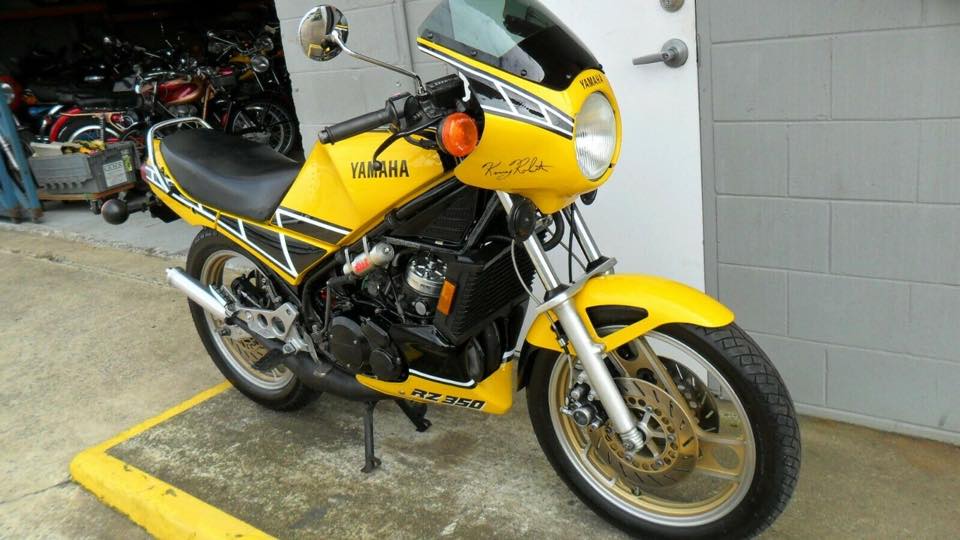 Yamaha RZ350 Kenny Roberts replica